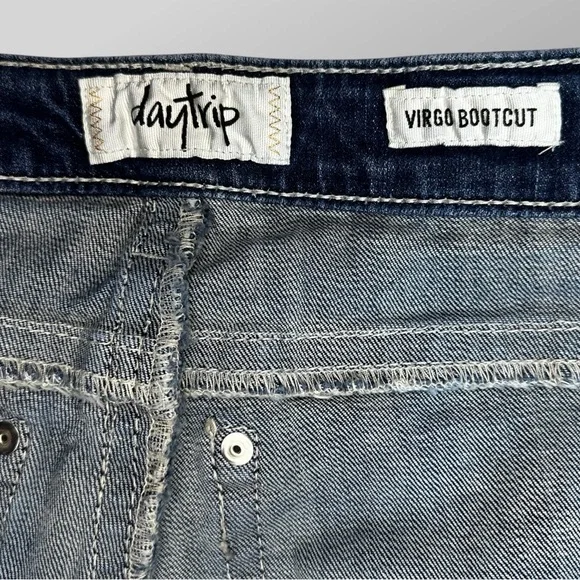 Daytrip Virgo Bootcut Jeans Womens 27R Dark Wash Stretch Buckle Denim Y2K - Picture 7 of 9